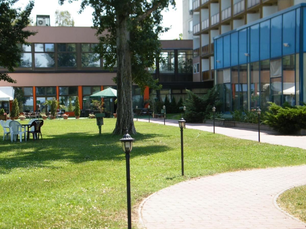 Hotel Magistern Konferencia Es Wellnesshotel Siófok Eksteriør billede