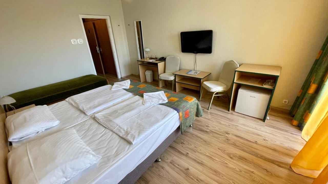 Hotel Magistern Konferencia Es Wellnesshotel Siófok Eksteriør billede